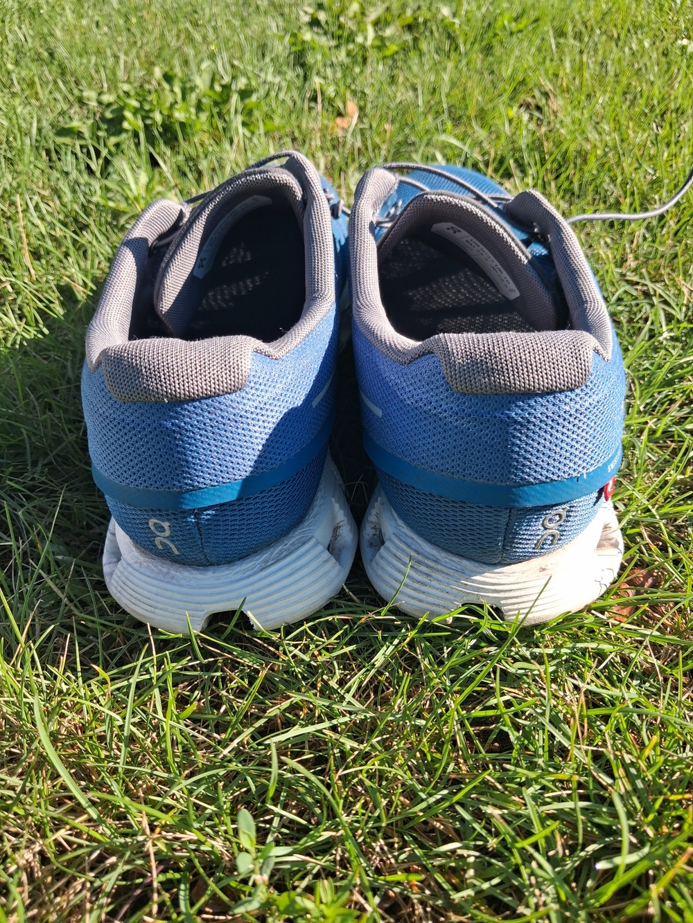 On Running Men’s Athletic Sneakers in Blue and White - Picture 3 of 7